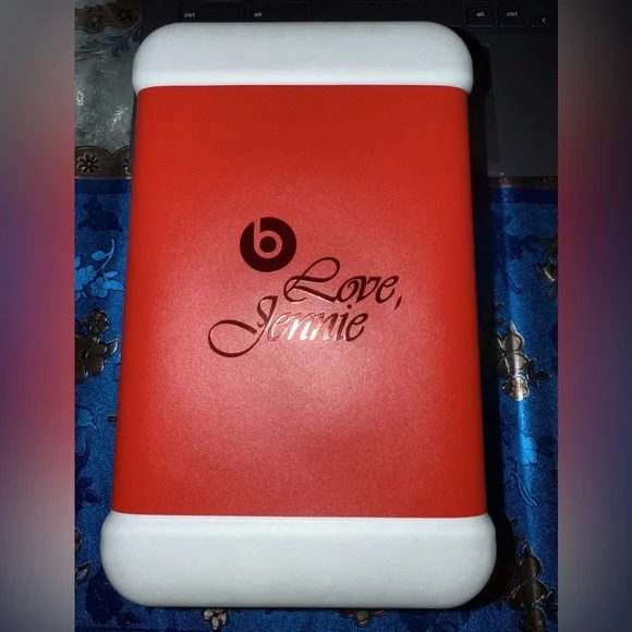 Beats Solo Jennie Limited Edition - Picture 2 of 4
